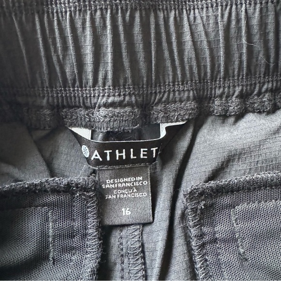 Athleta Trekkie Convertible Hike Pants Shorts Black Stretch Semi Fitted Size 16 - Picture 10 of 12